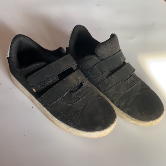 Nike air Jordan high tops and Velcro black shoes - Picture 2 of 8